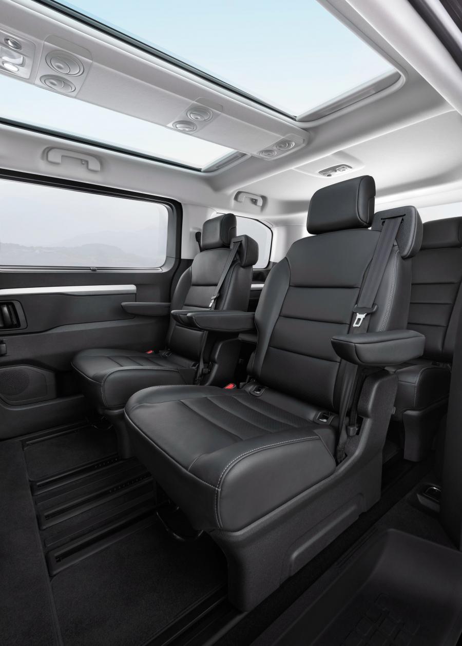 Интерьер Opel Zafira Life Medium 2019 года  (фото 10 из 18)